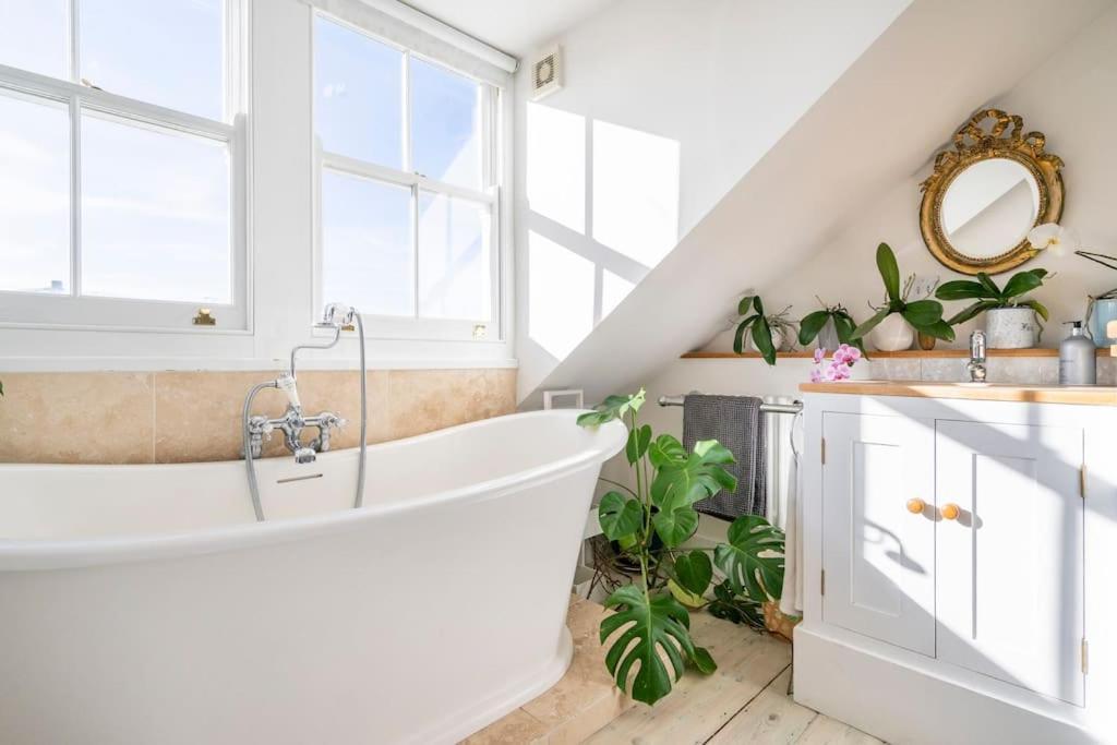 Boat House, Relax In A Whitstable Fisherman'S Cottage エクステリア 写真